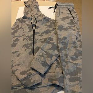 Old navy light gray sweatsuit